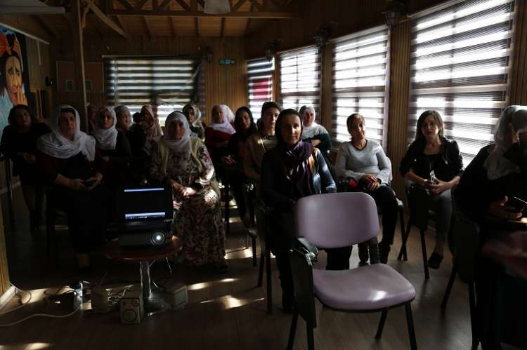 Jinwar Kadın Merkezi’nde Kadın Hakları Temalı Film İzlendi 